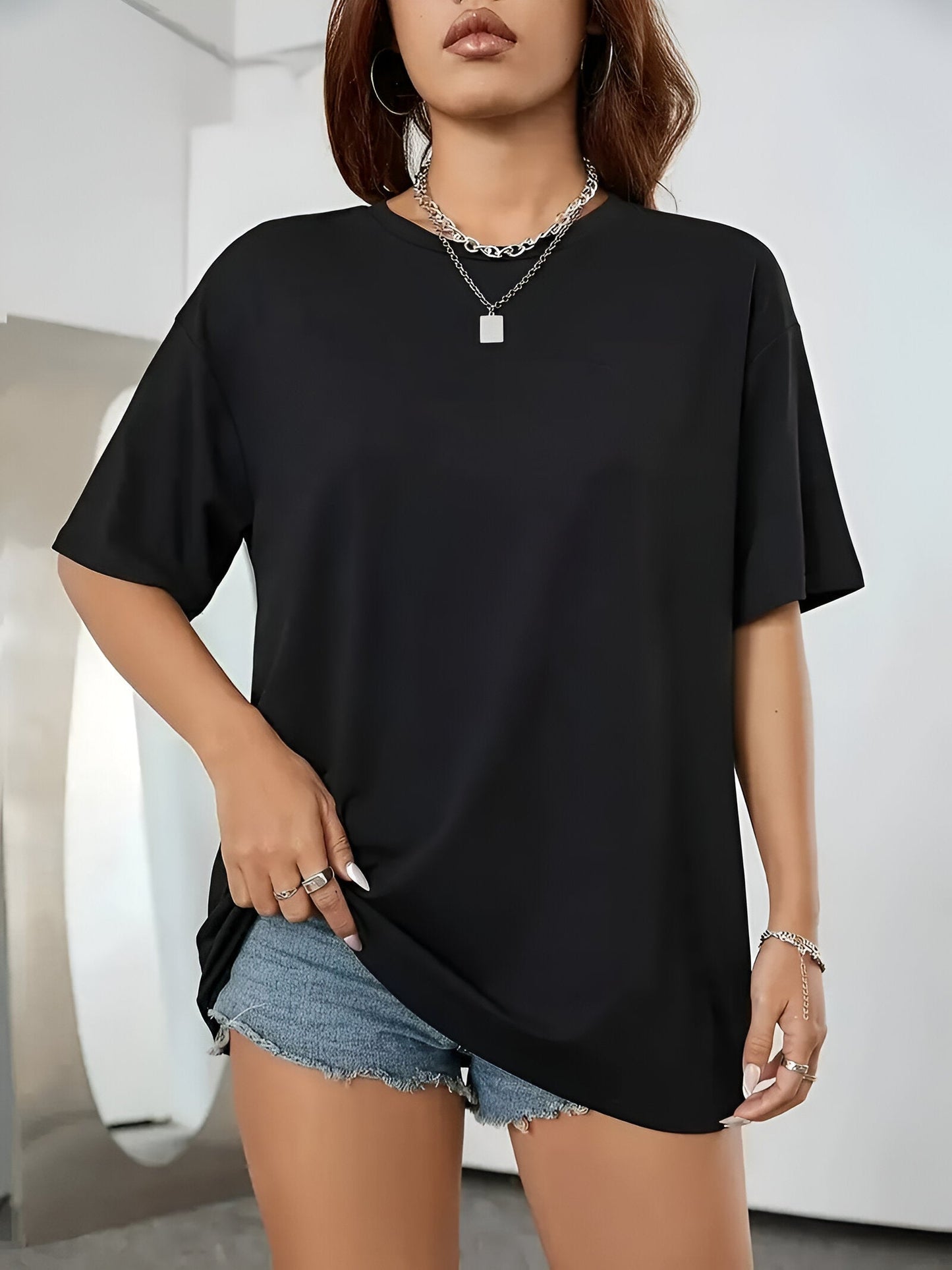 Apollonia | Élégant t-shirt croisé en dentelle papillon