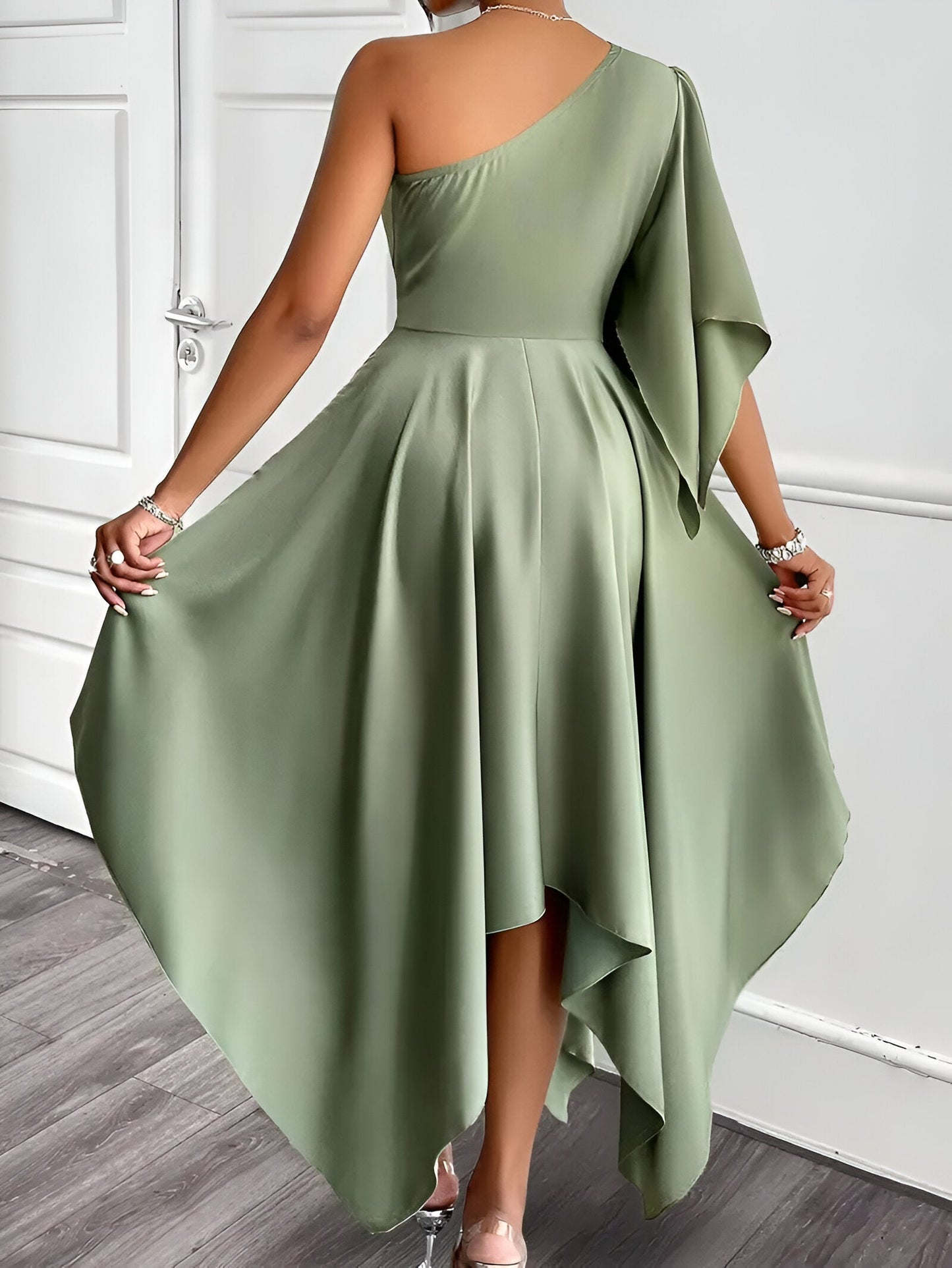 Caia | Elégante robe péplum asymétrique à une épaule